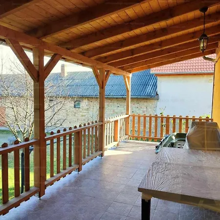 Дом отдыха Schoenes Mit Pool Balatonujlak