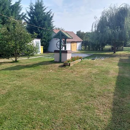 Schoenes Mit Pool Balatonujlak